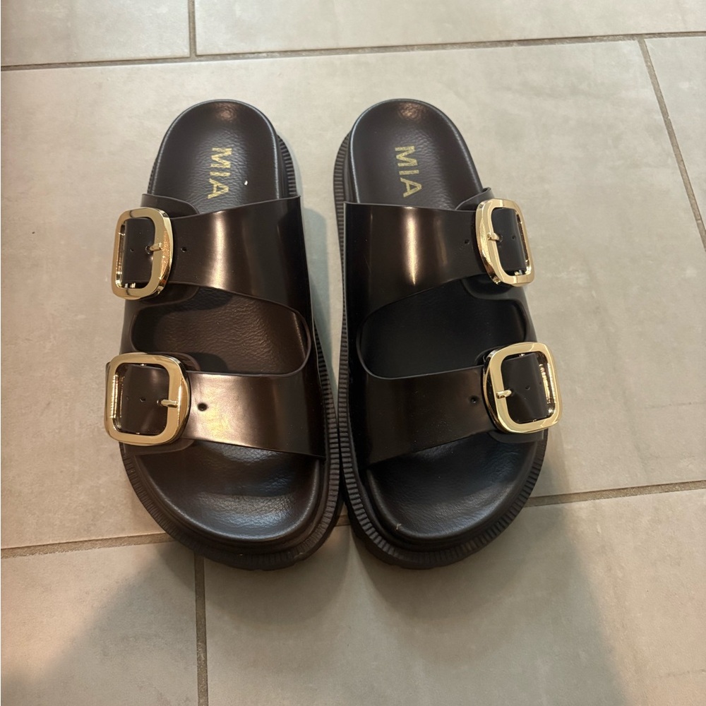 Mia Gen Sandals